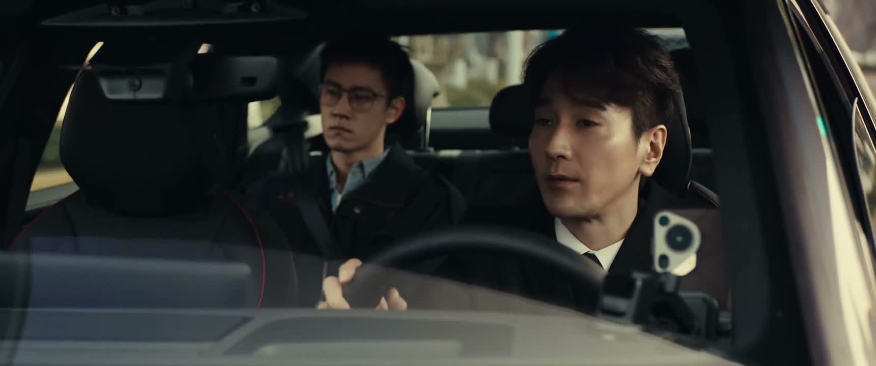 你让我停哪儿啊 前面右转靠边停就行了