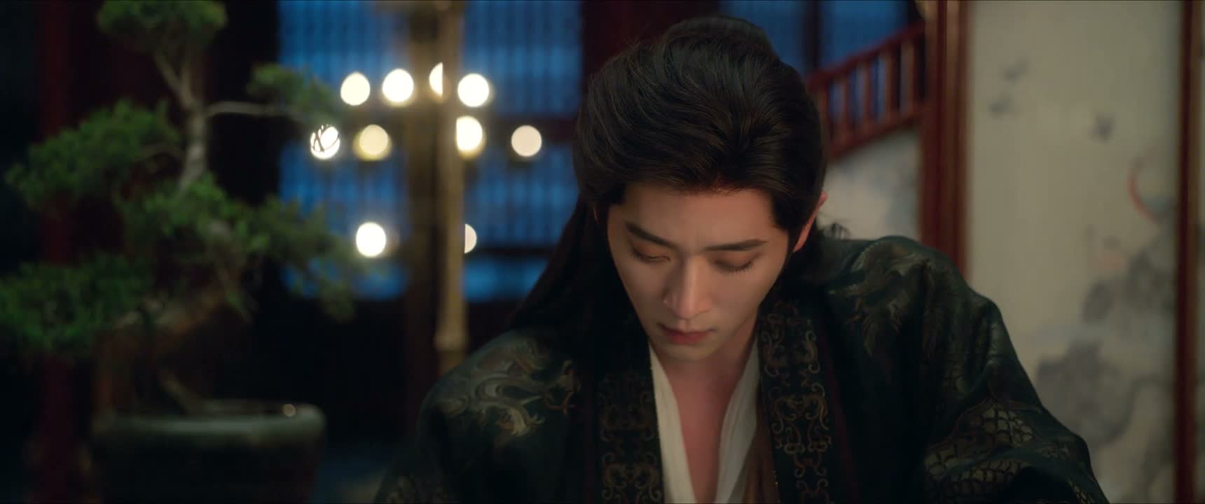 尔岚女扮男装