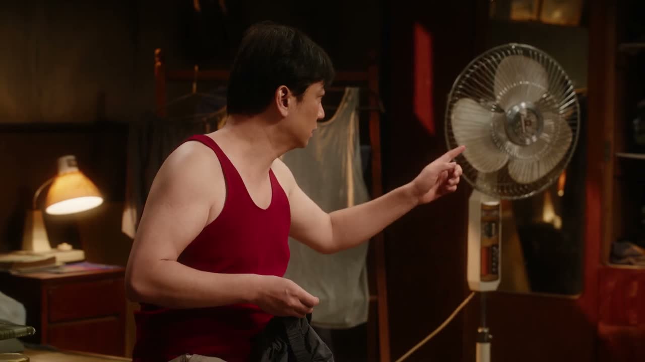 还得夹着尾巴做人