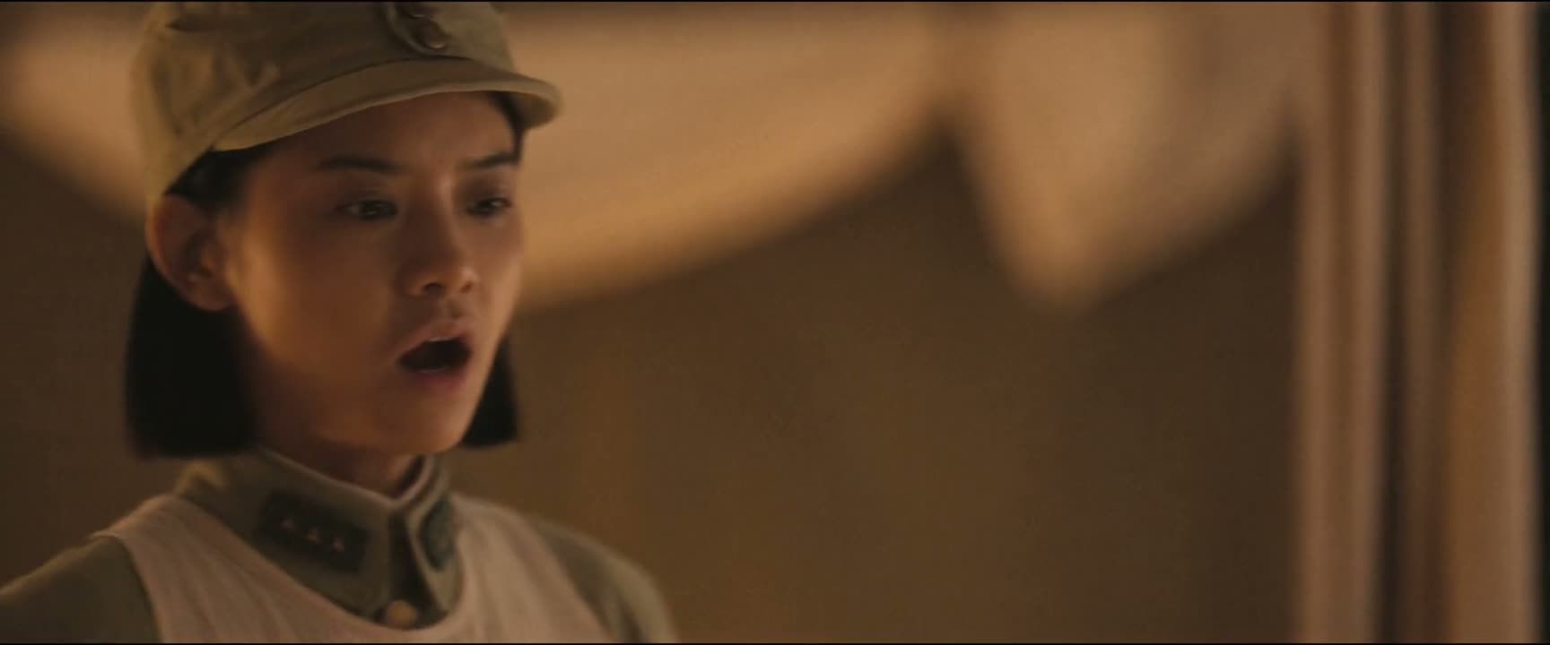 二等兵 余成杰 拿着手榴弹去炸坦克