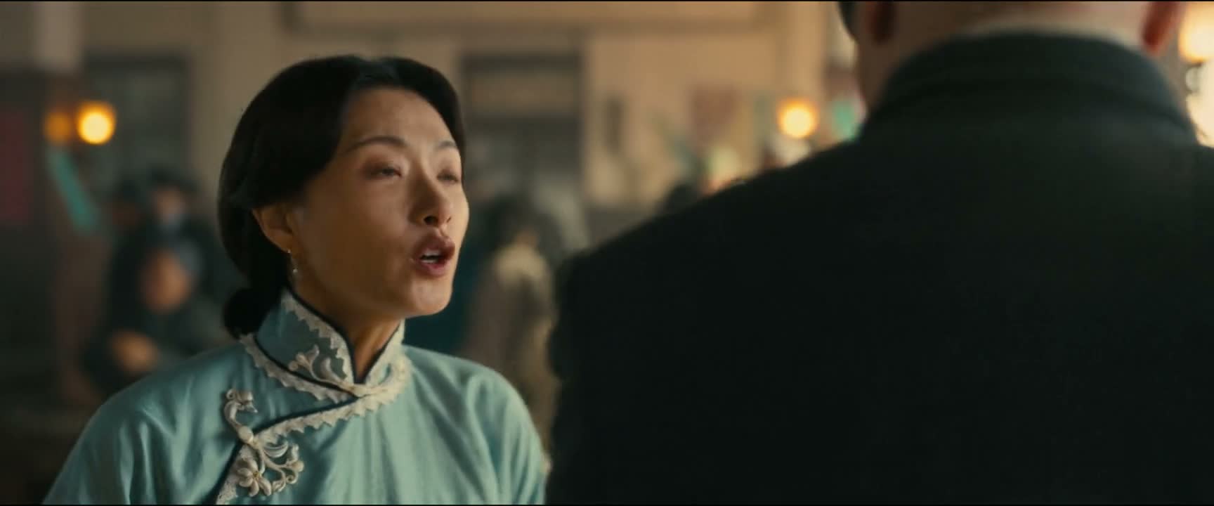 那你有没有见到一个小兄弟 大概就这么高