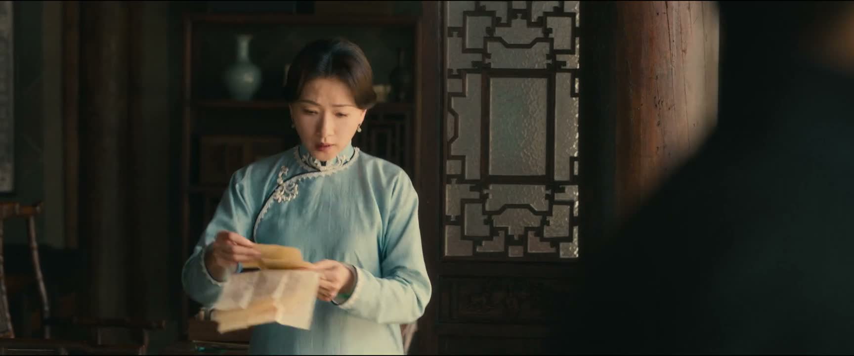 他还送了我们 三张去武汉的船票