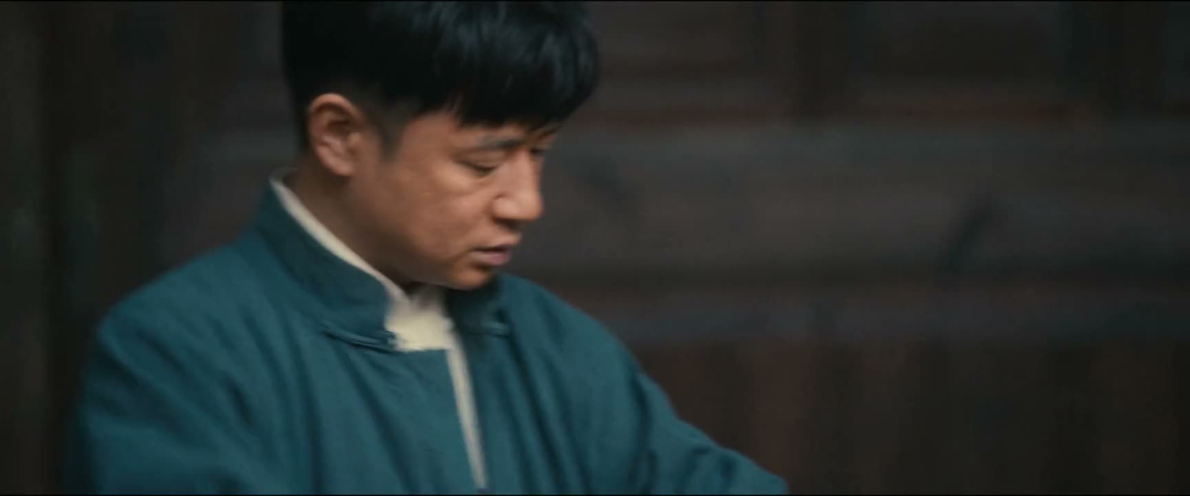 太爷手里握着 三张去武汉的船票 就是不走