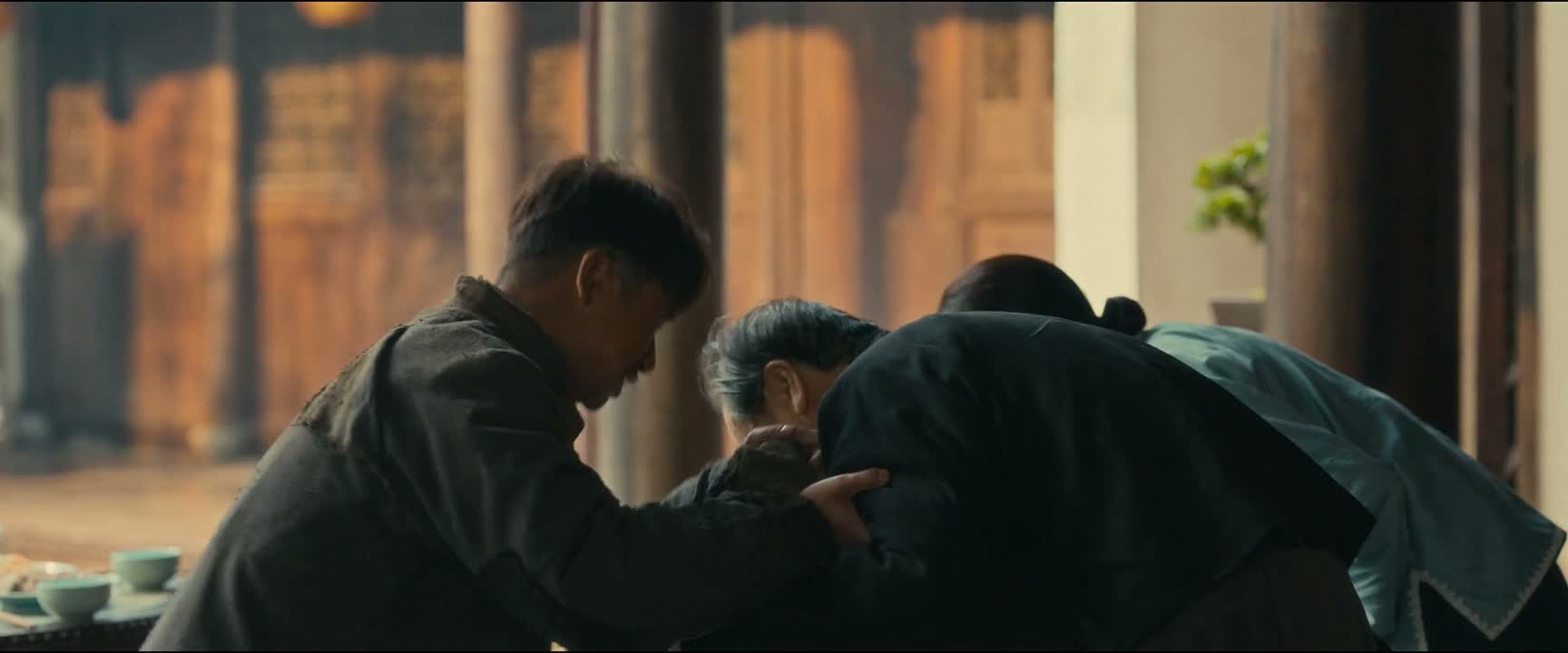 咱爷儿俩怎么能论兄弟呢 我爹的意思是