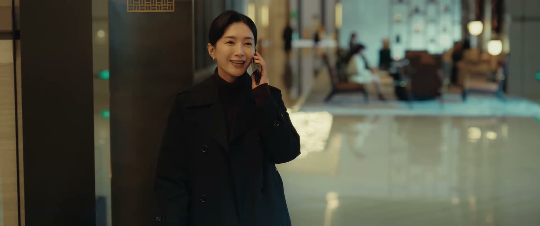 你好 请问 乔海伦今天是不是不在公司啊