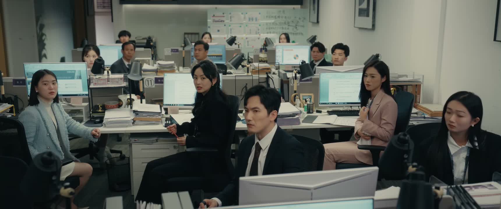 有什么事 我们换个地方商量 怎么商量