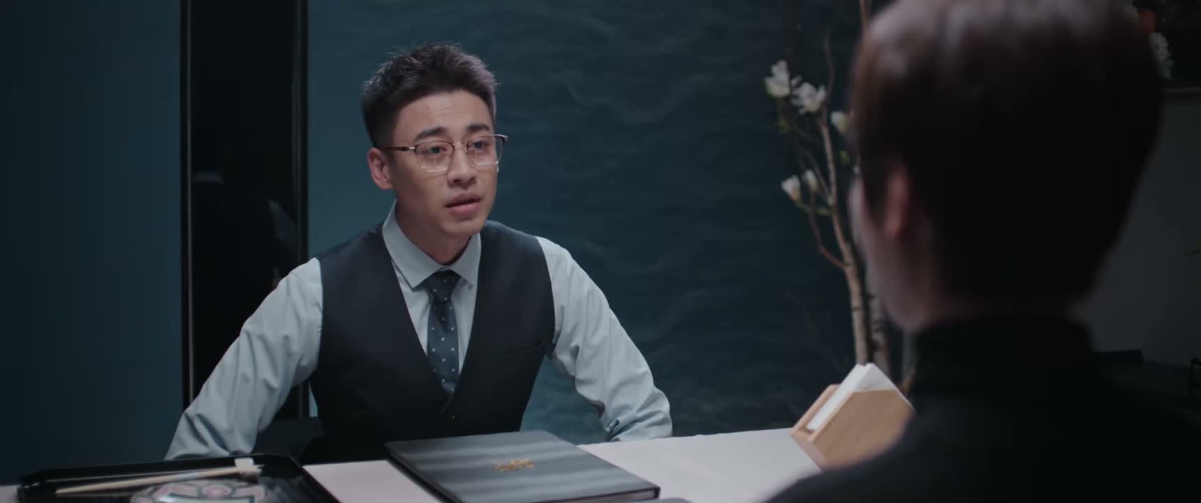 吃完饭咱们去唱会儿歌