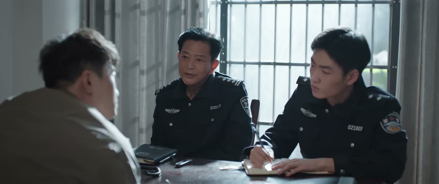 到底发生什么事了 警官