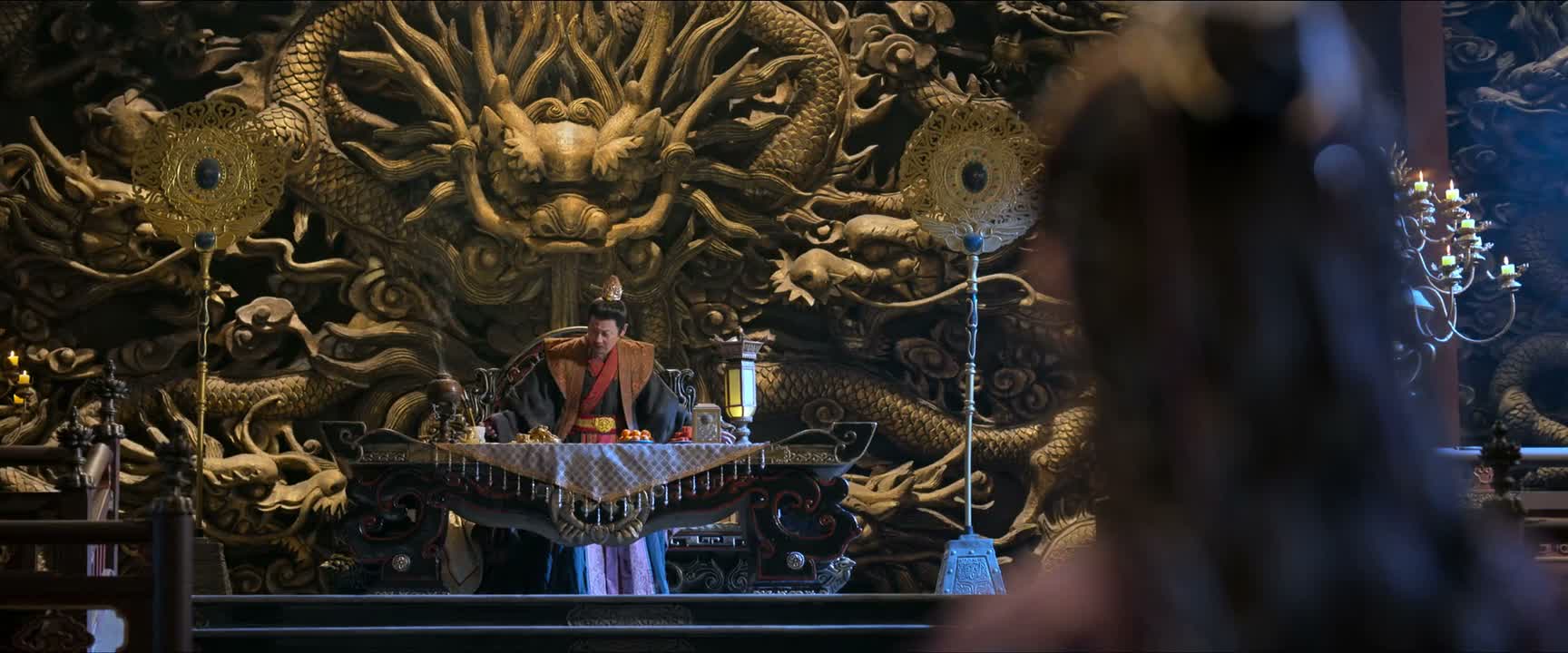 来来往往的朝臣