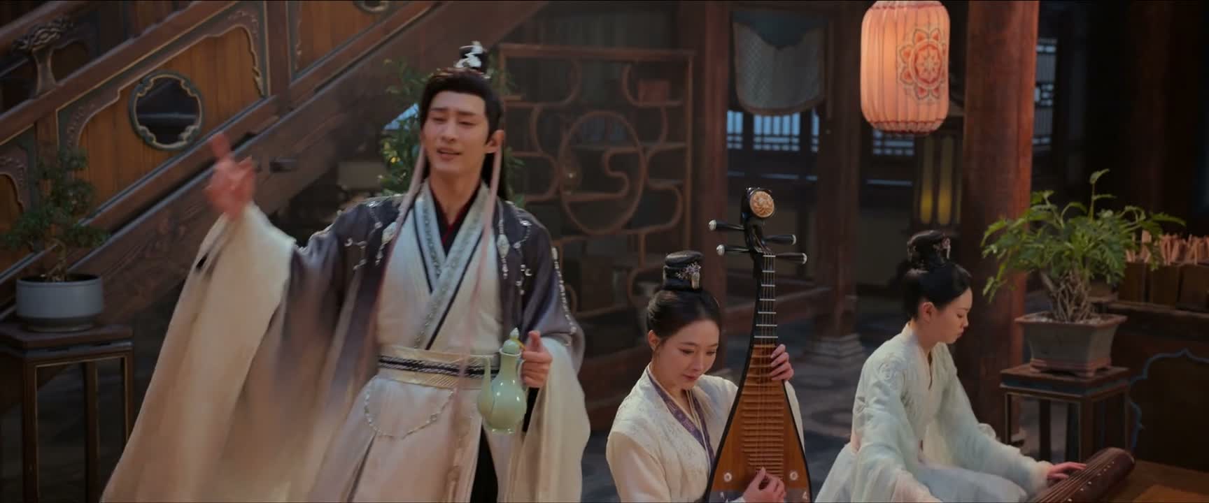 泠泠四弦逐霞觞