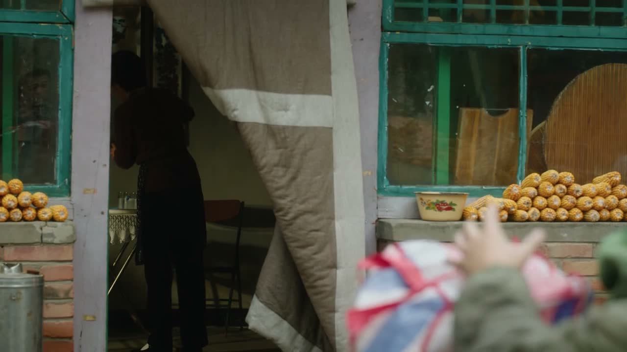 你看看这大包小裹的