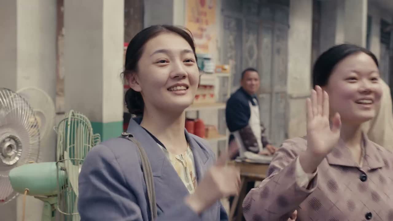 他笑了 林镇长居然笑了