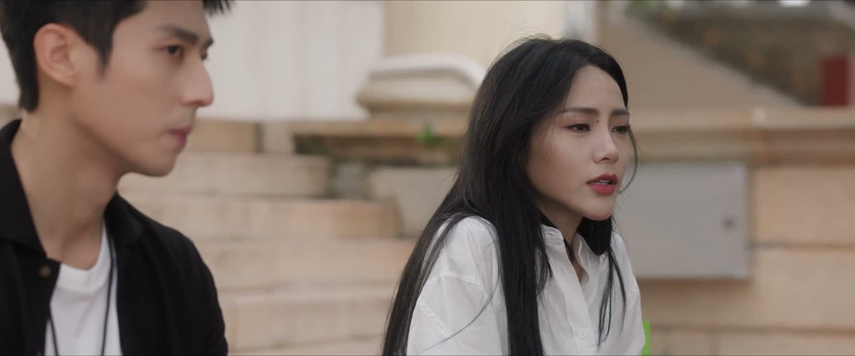 但当时班主任也罚我 去走廊上罚站