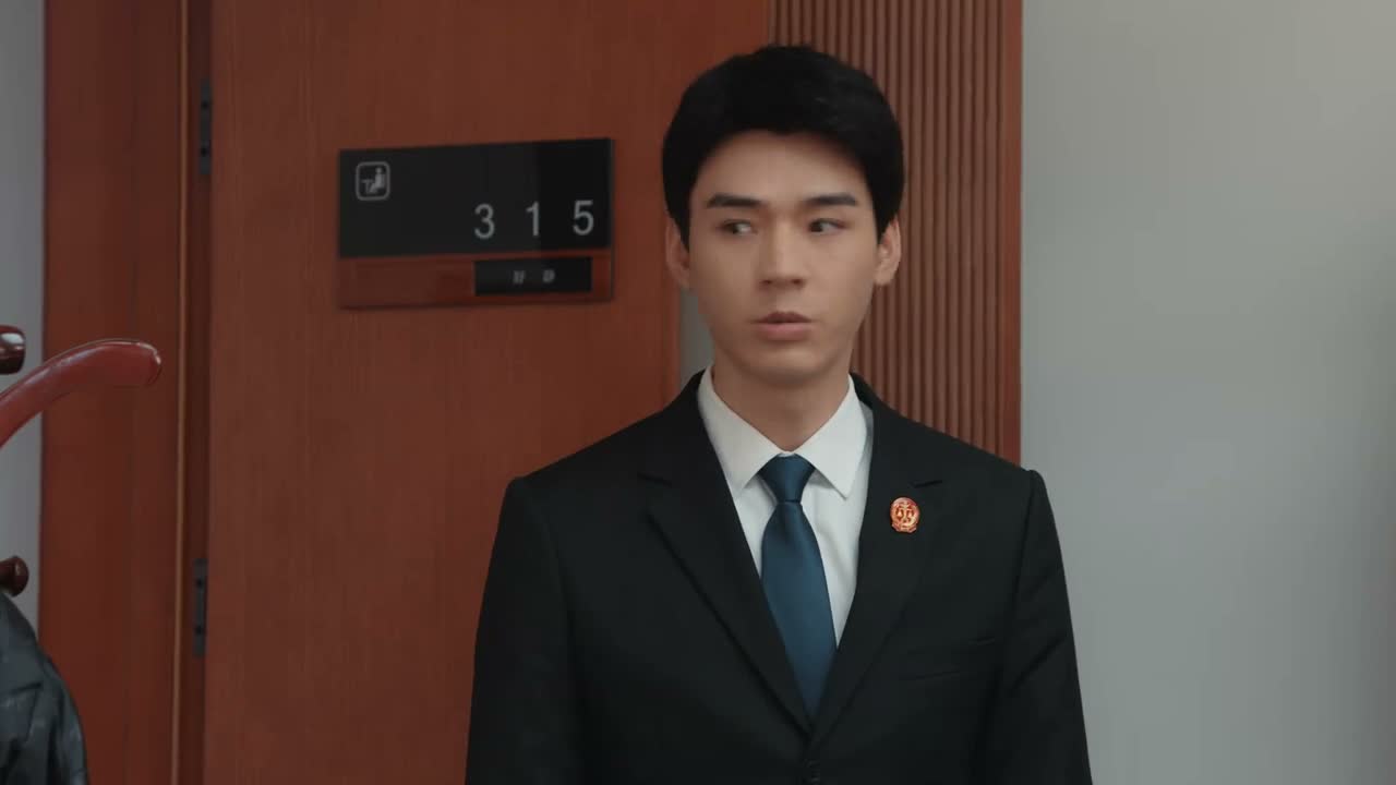 要不你们先聊 我先出去