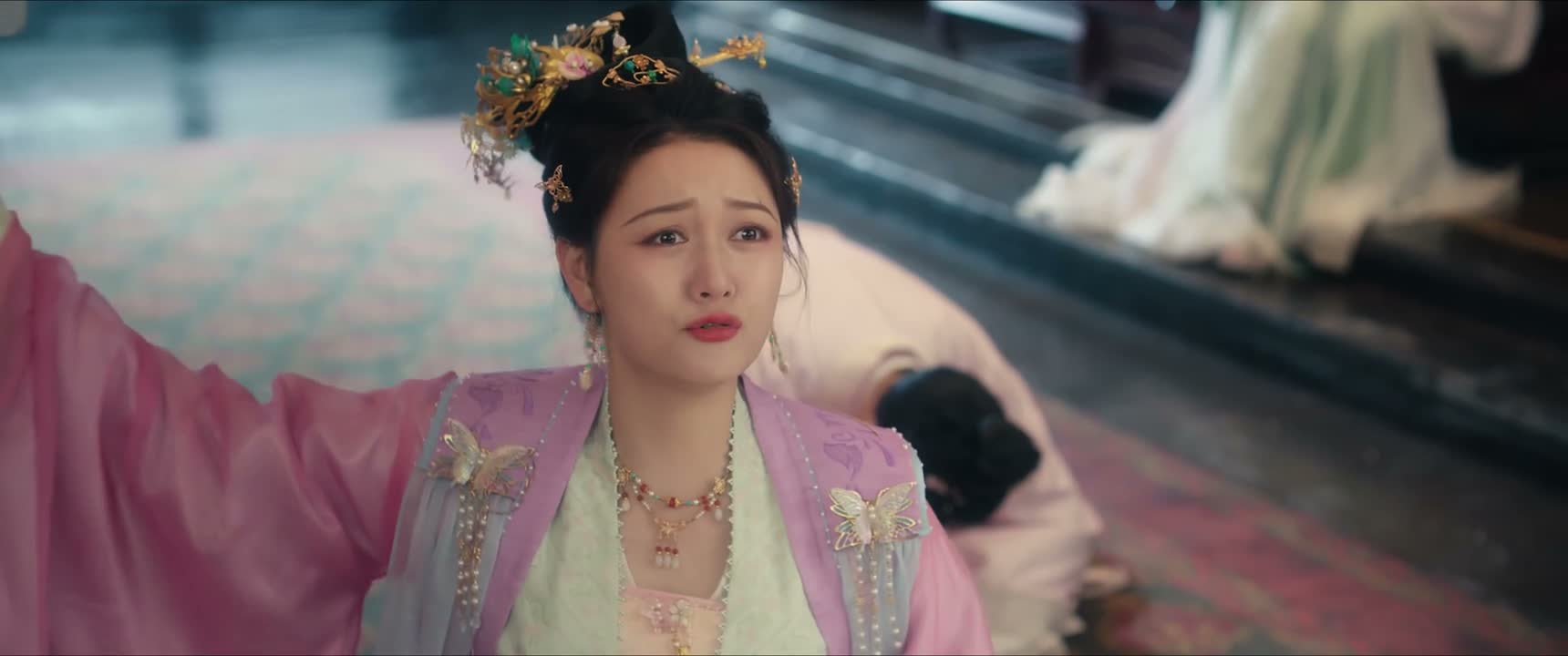 那个庾嫔 她疯了