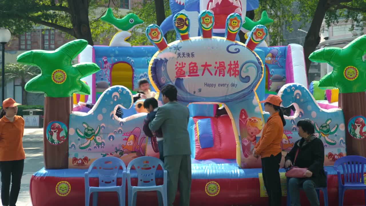 趴这儿看 你哥到底想干吗