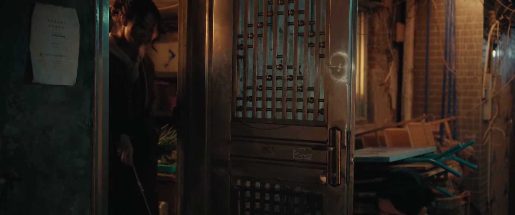 快尿尿吧 真想不到你竟然养了条狗