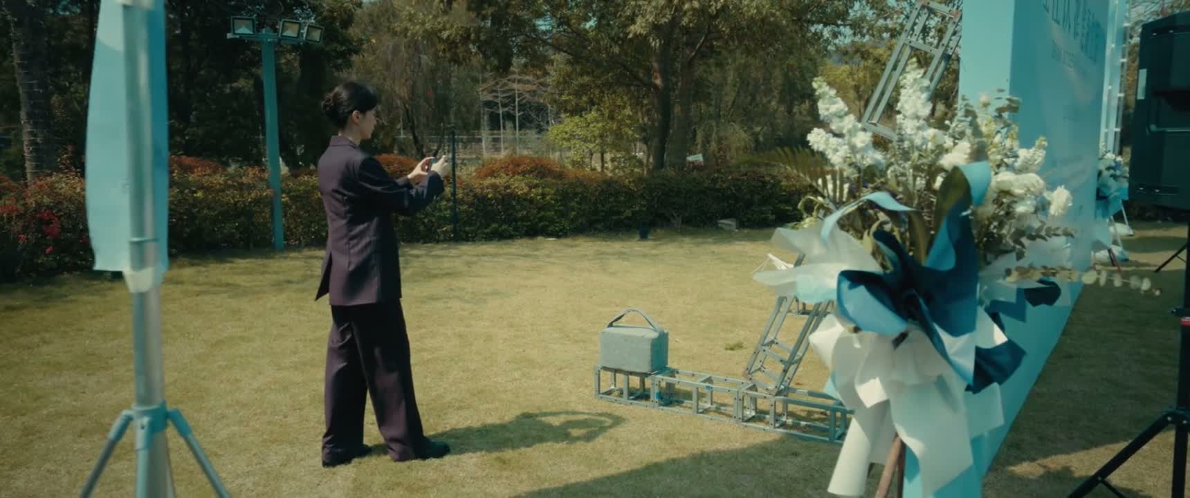千万不要压过了 只是作为一个背景就行 好的