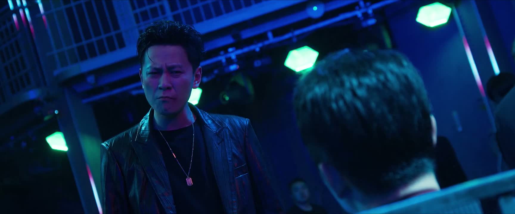 那黄毛一个小孩吓得魂都没了