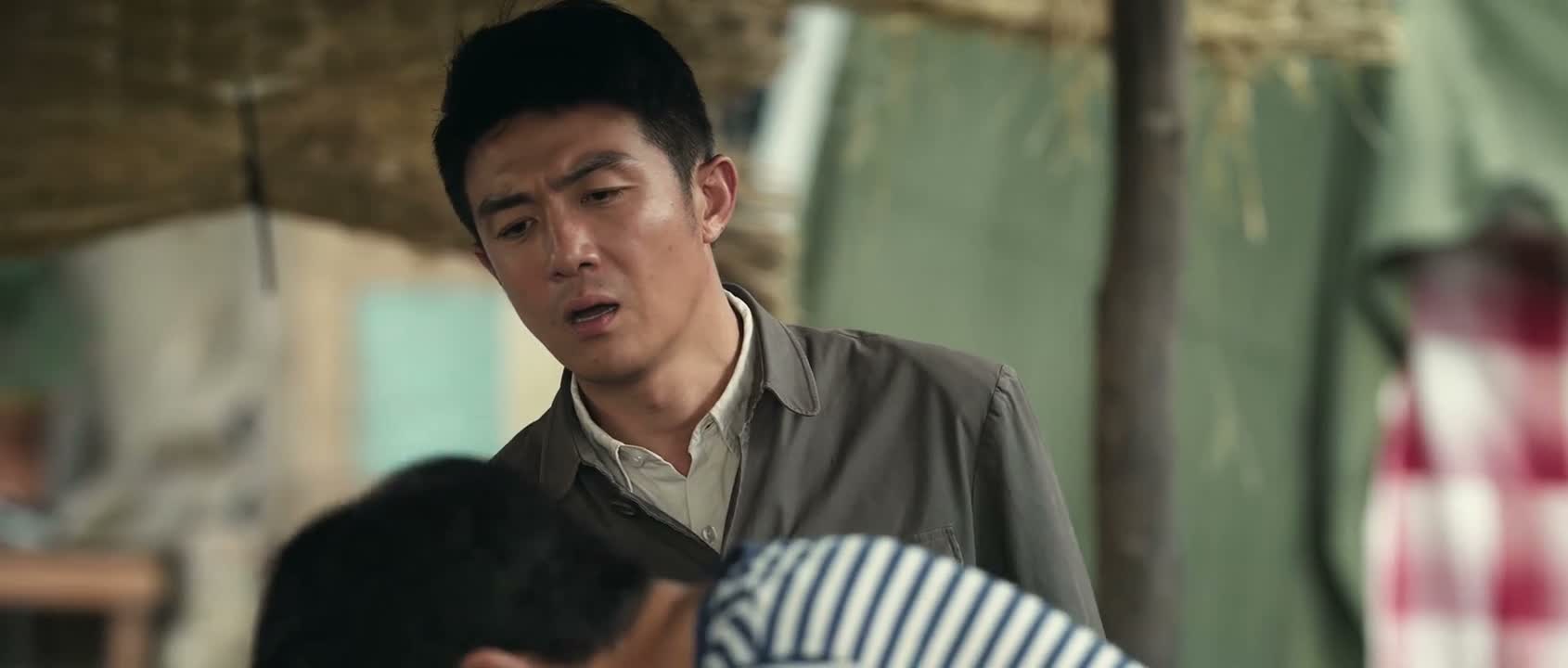 你现在都跟他穿一条裤子 你