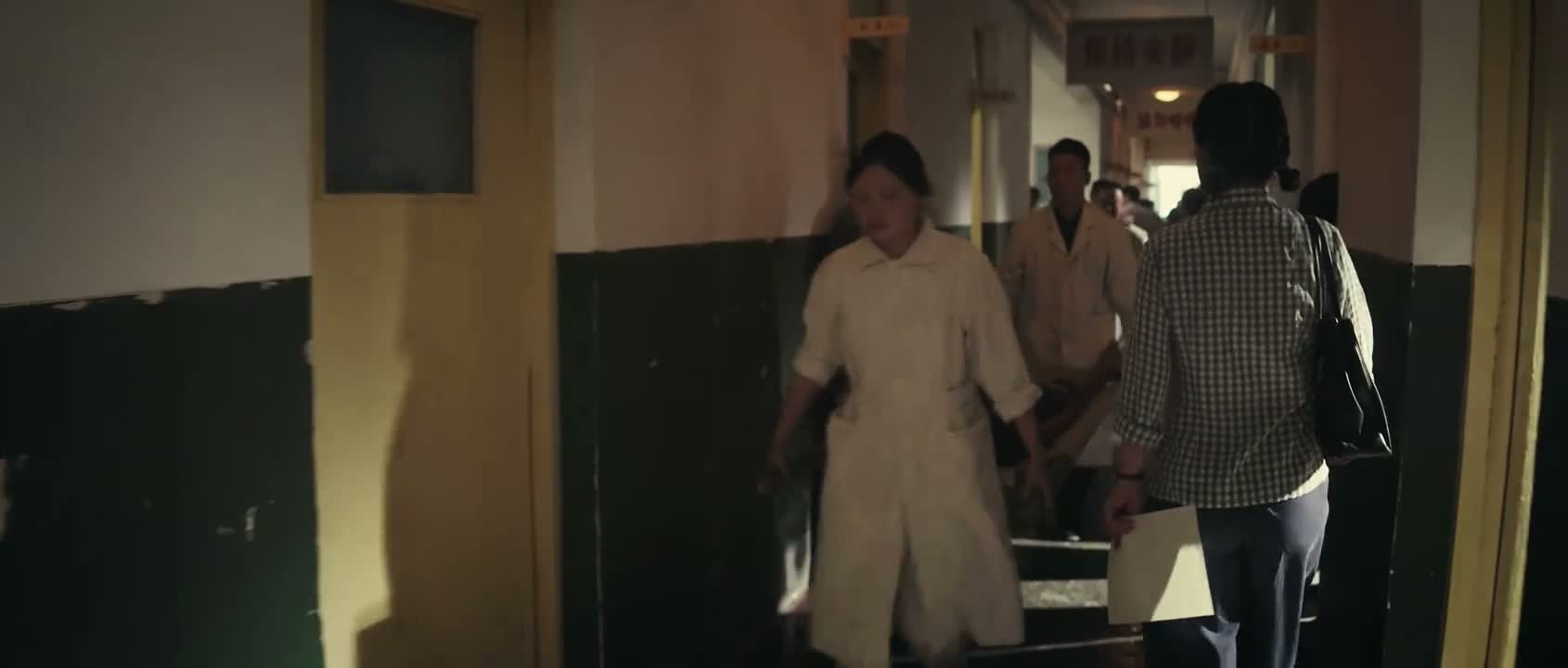 让一下 让一下 人员伤亡非常严重