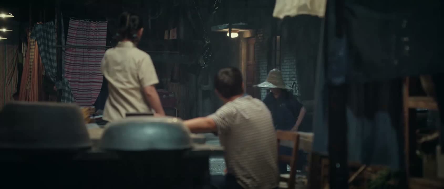 下着雨呢 外面跑啥呢瞎