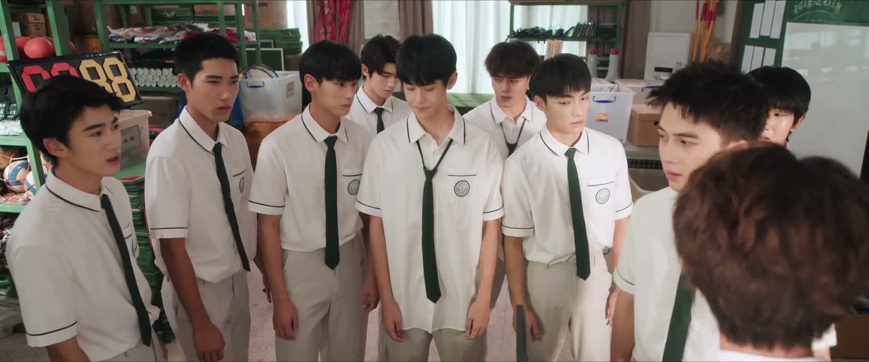 我妈工作那么忙 应该不会来了吧