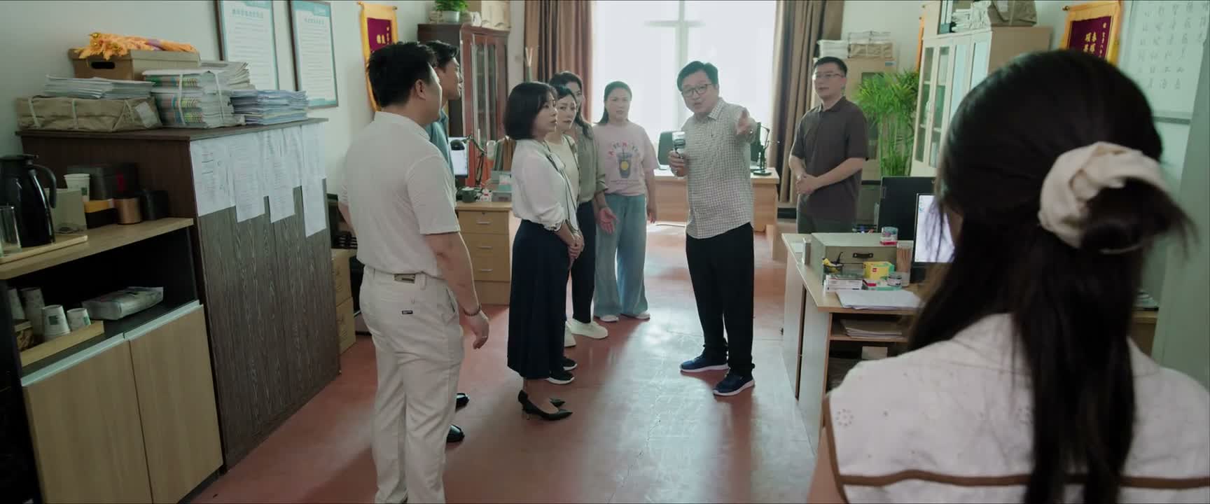 这是我们的领队小林老师 来 小林老师