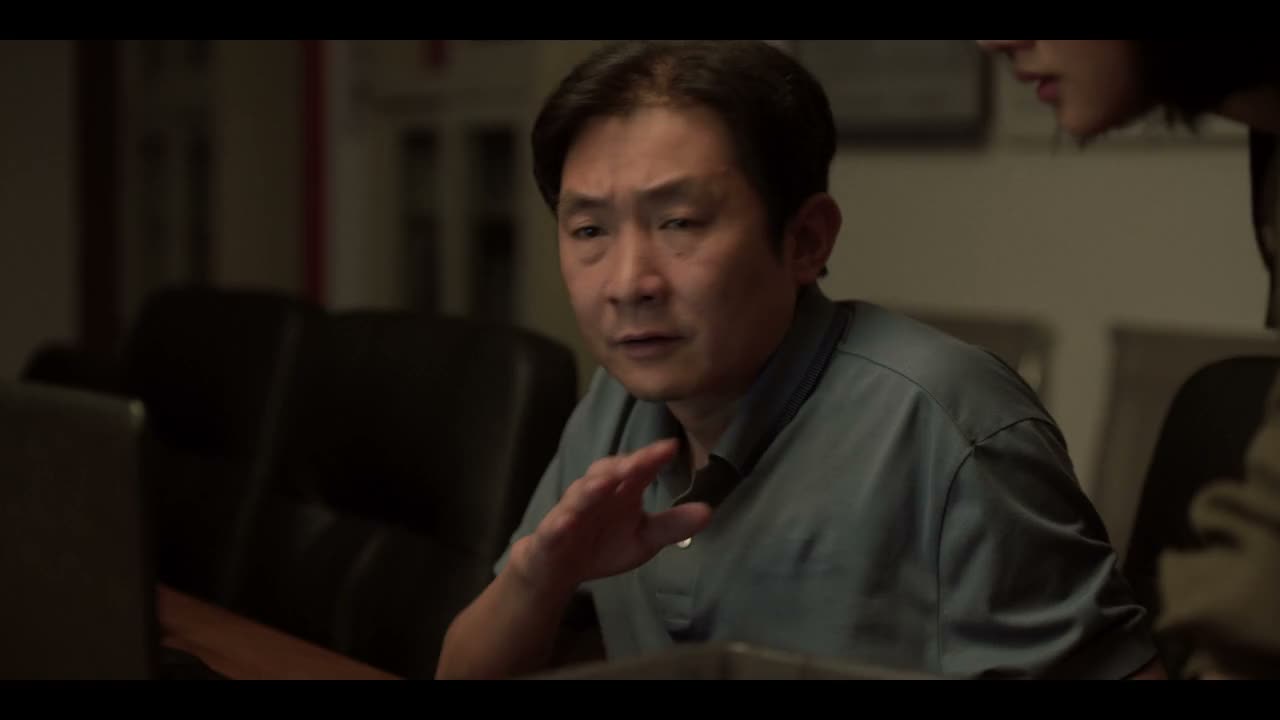别着急 我们继续往外围扒
