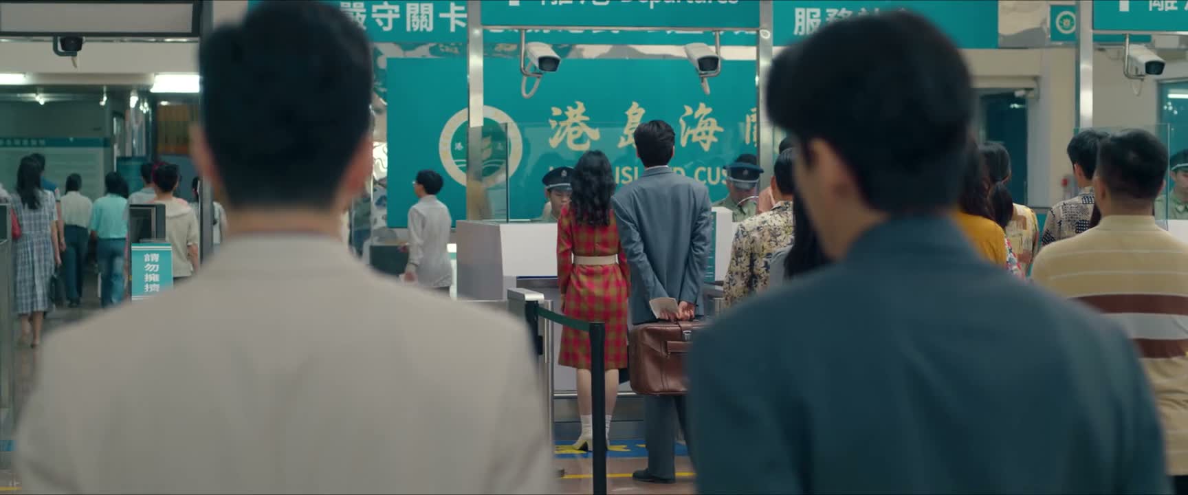 你不跟他们 一起回盛城吗
