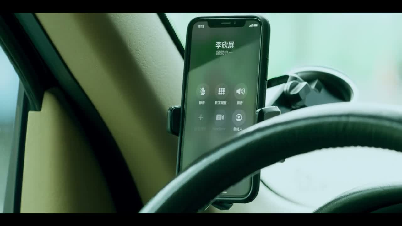 (李欣屏 拨号中)