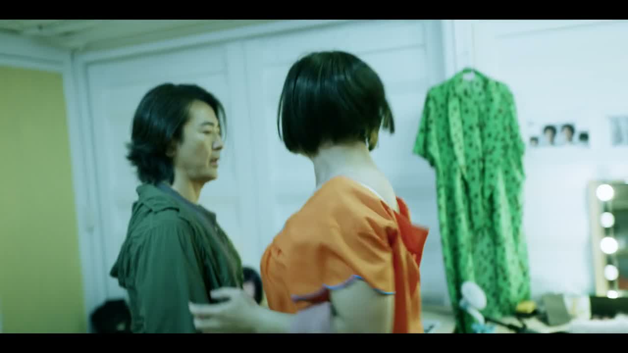 - 你在做什么? - 哎 走开