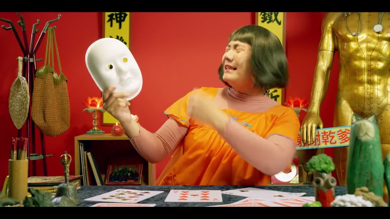 你这样戴这个面具很难看啊
