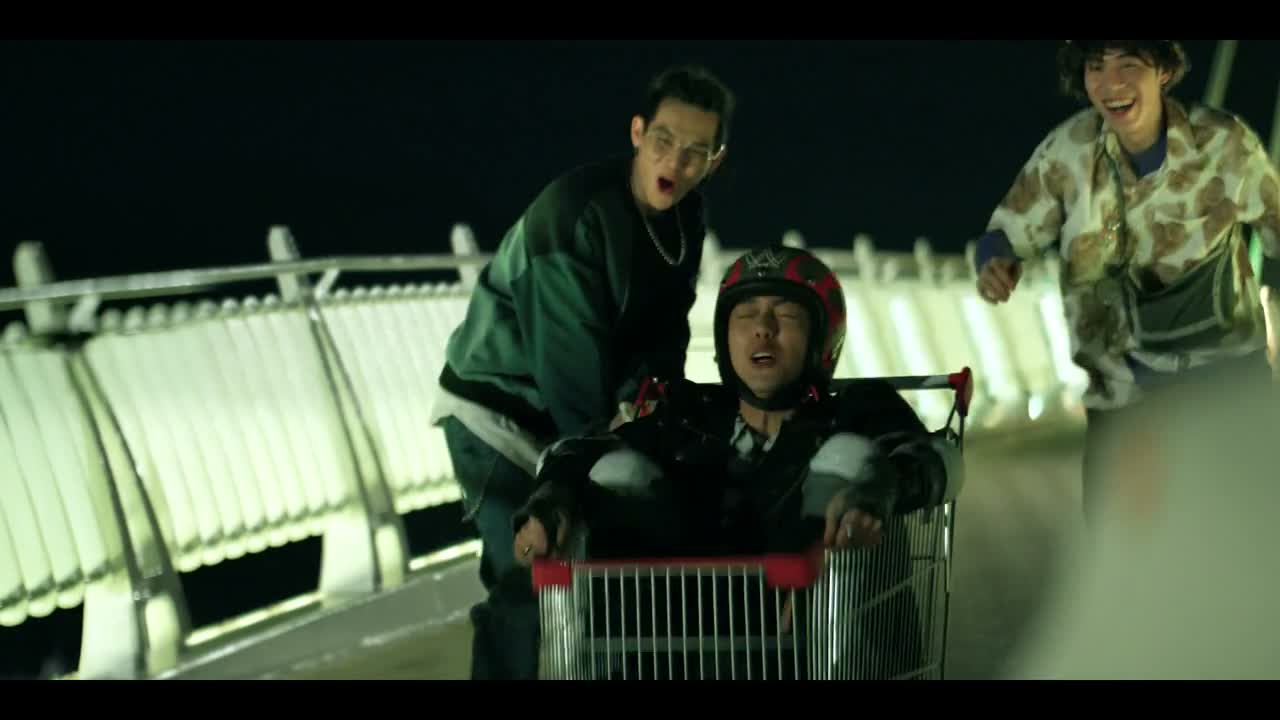 哇操…