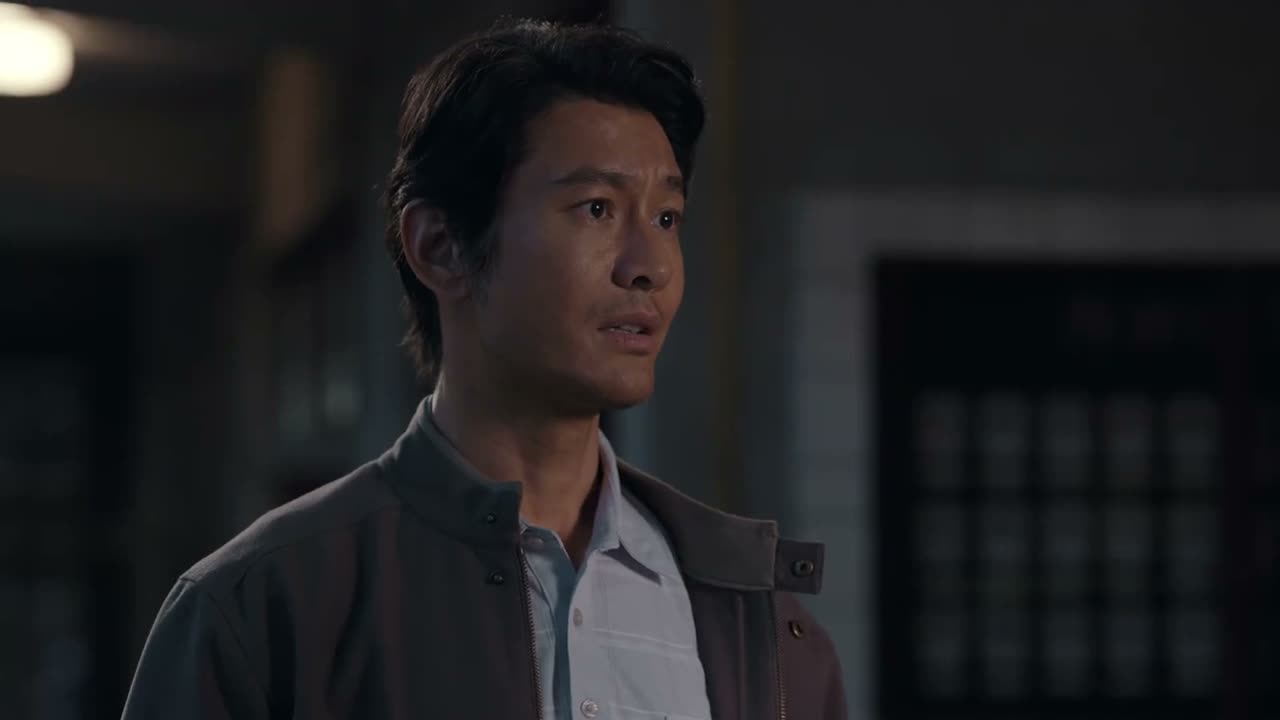 凭什么他的课 要跟我调啊