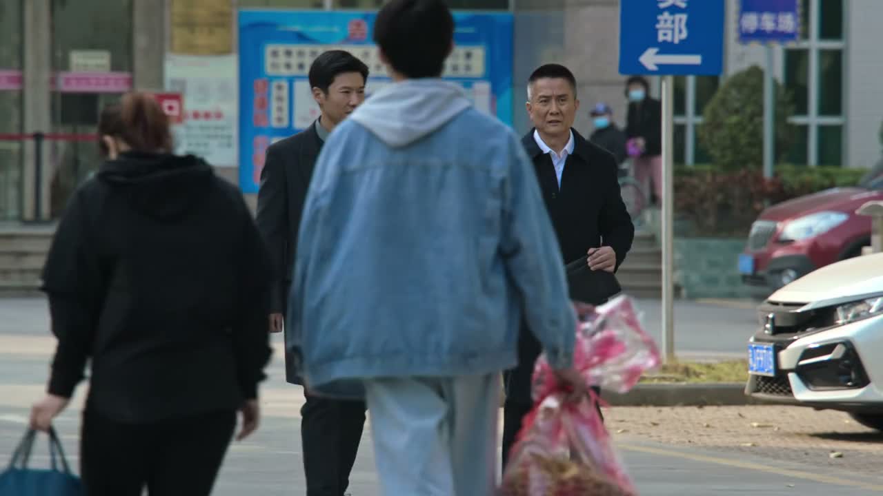 忙得谁也顾不上谁了