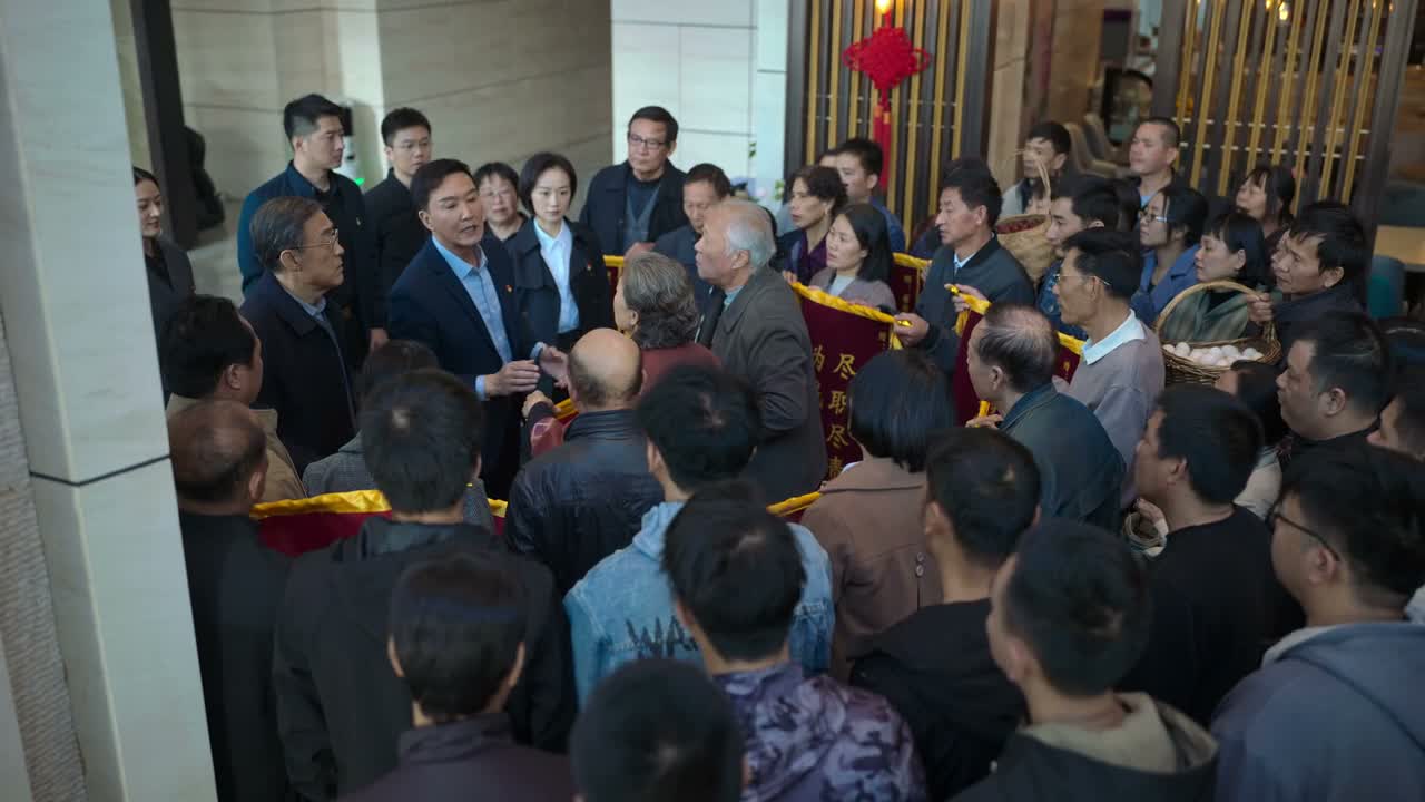 让大家受委屈了
