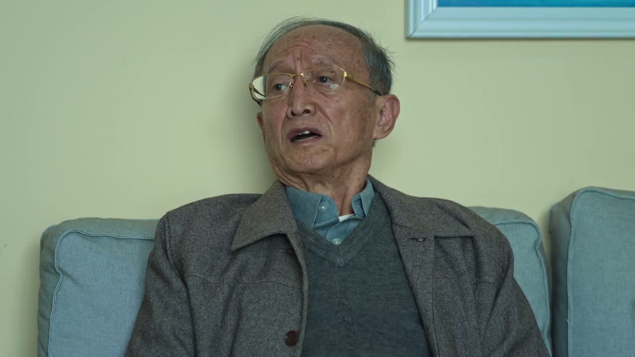 他呀 就从你身边的人 下手了