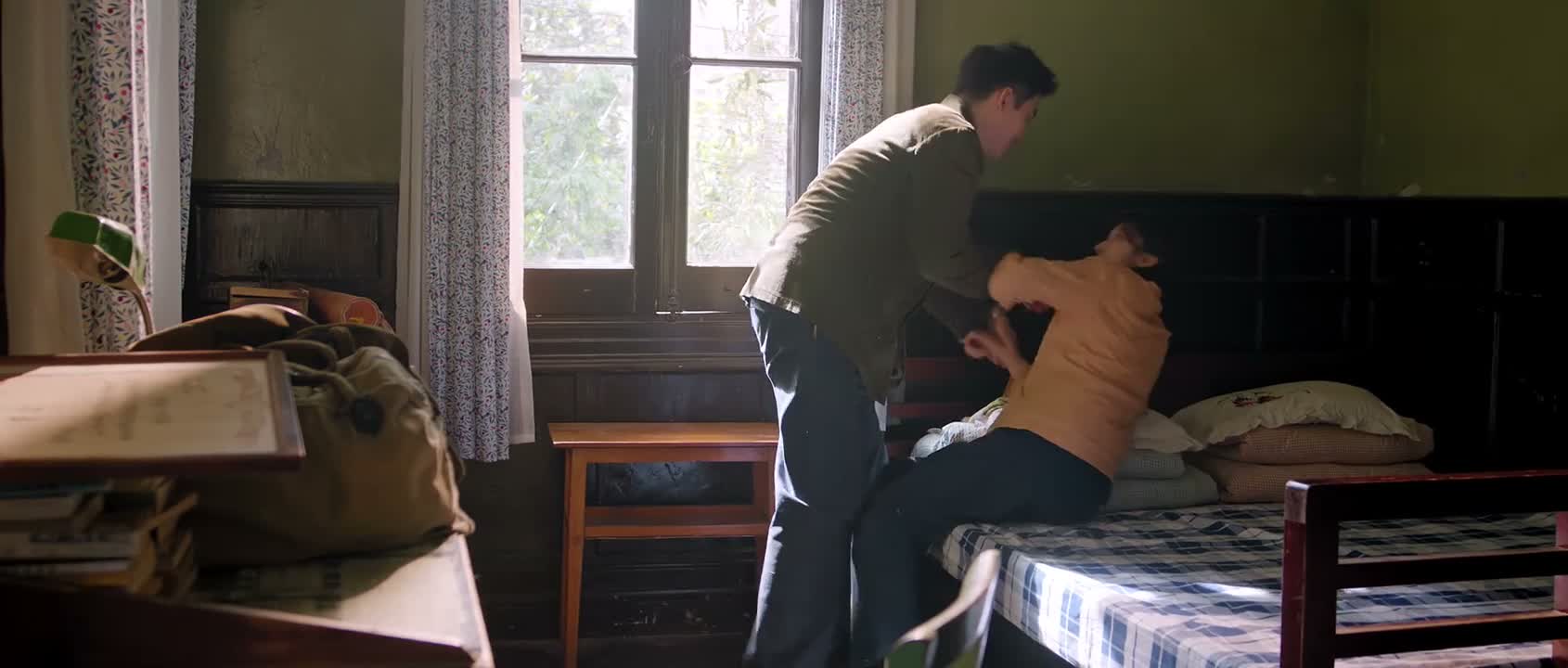 别呀 爸妈还在屋呢 你干吗 爸