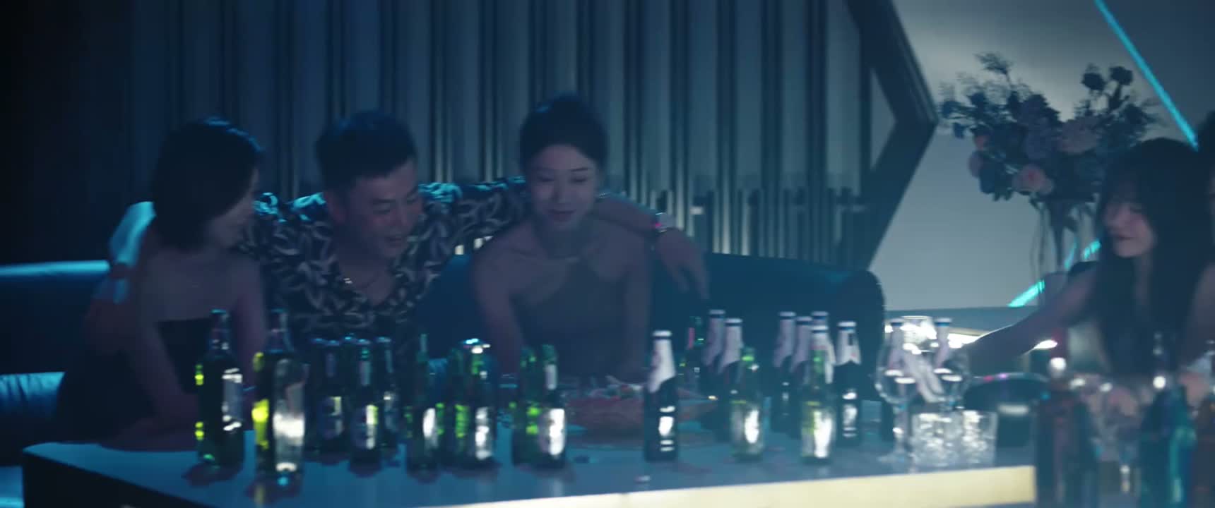 来来来 跟我喝一个喝一个