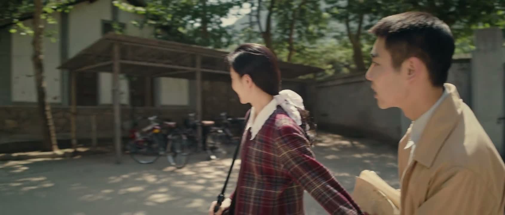 把爪子放下来 干啥呢