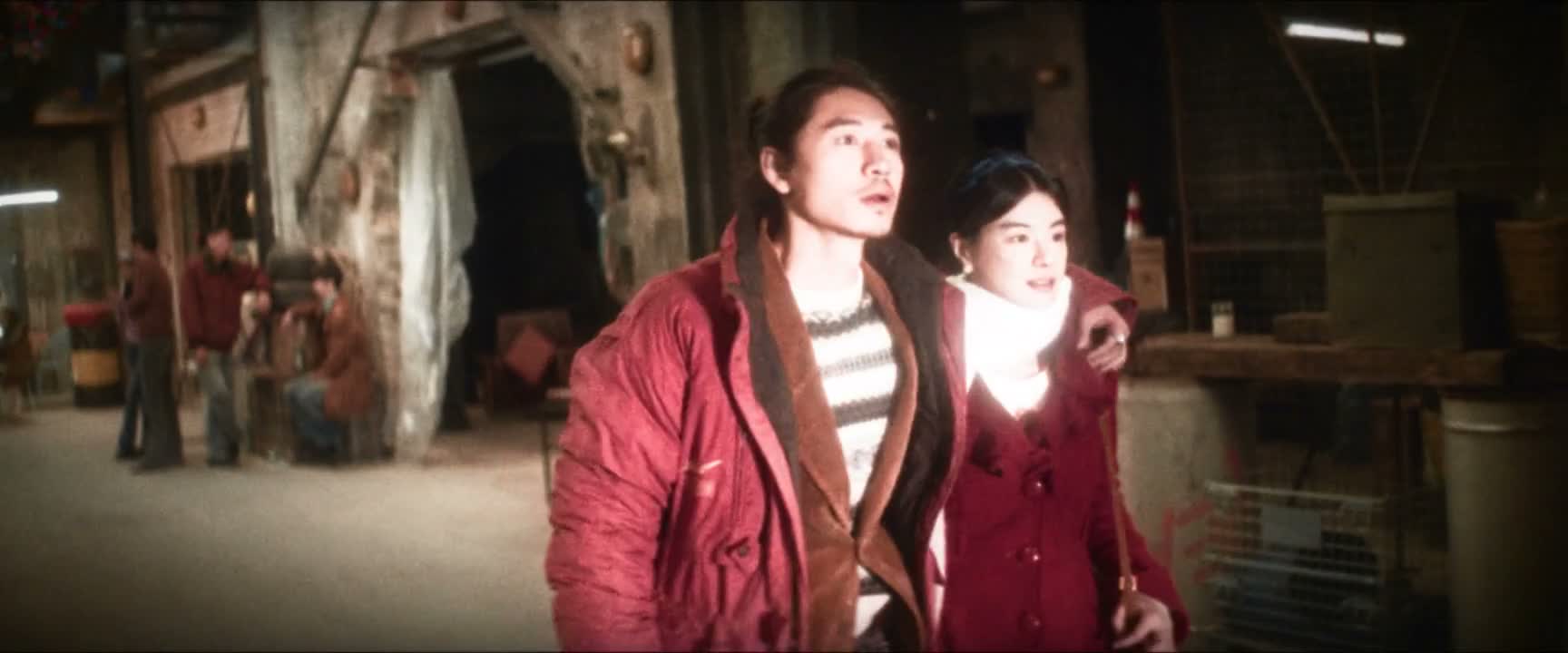 别动 警察 不许动 趴下