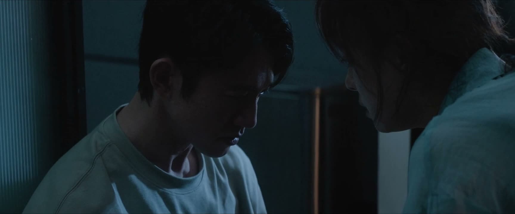 可是你却不敢再靠近她