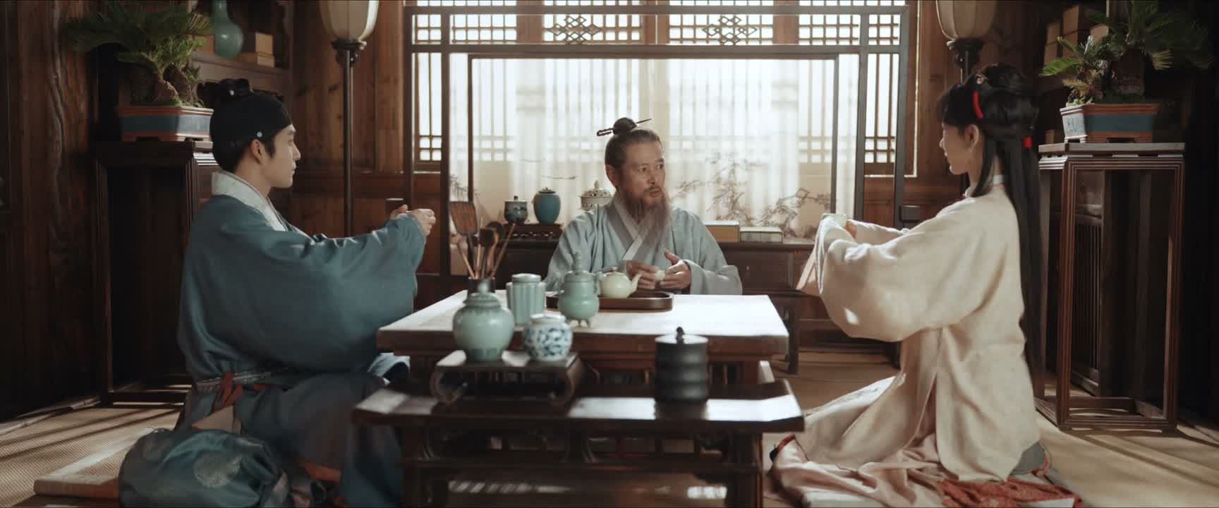 就拜托两位小友了