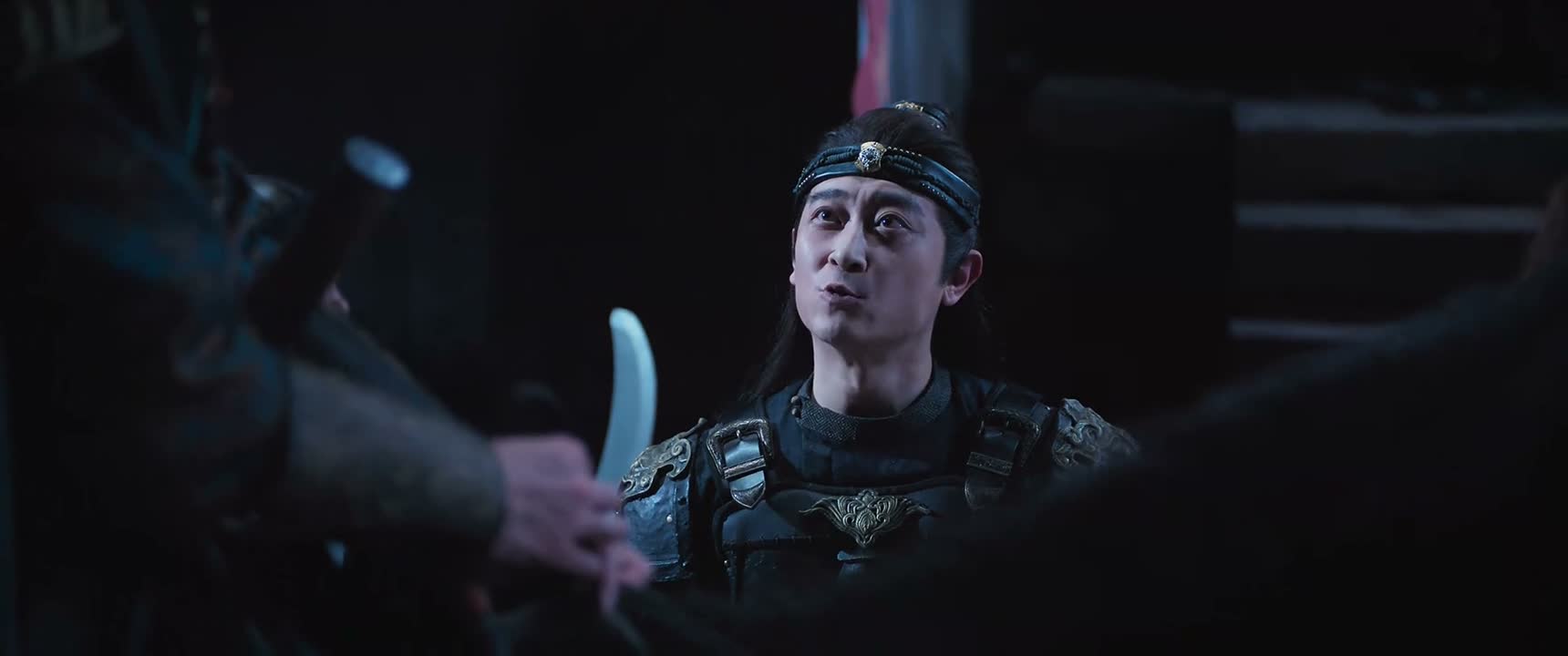 却只敢用碎石攻击