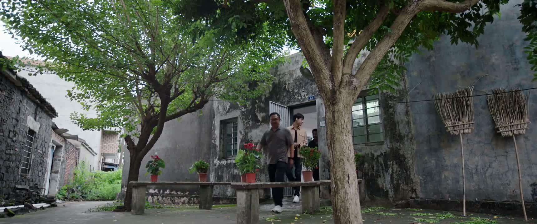 谢谢啊 二位 慢走啊 好