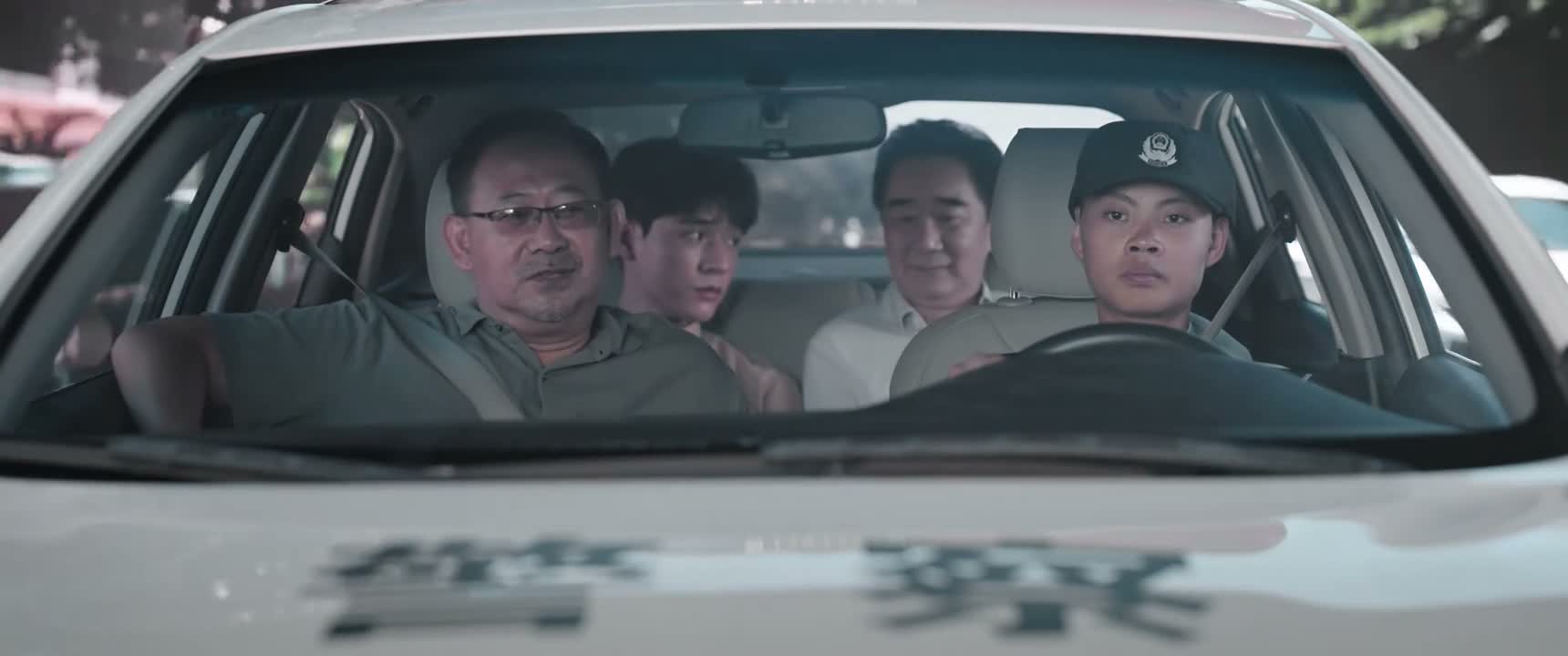 怎么的呀 坐这车不自在啊