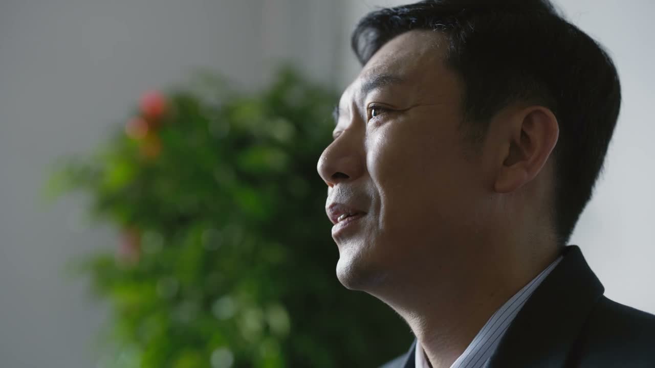 咱们可以打开天窗说亮话