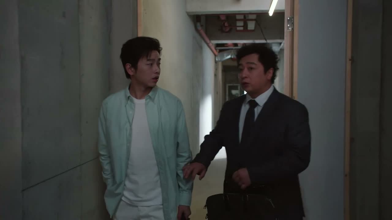 我跟你说 他现在就在家呢 你呢一会见到他