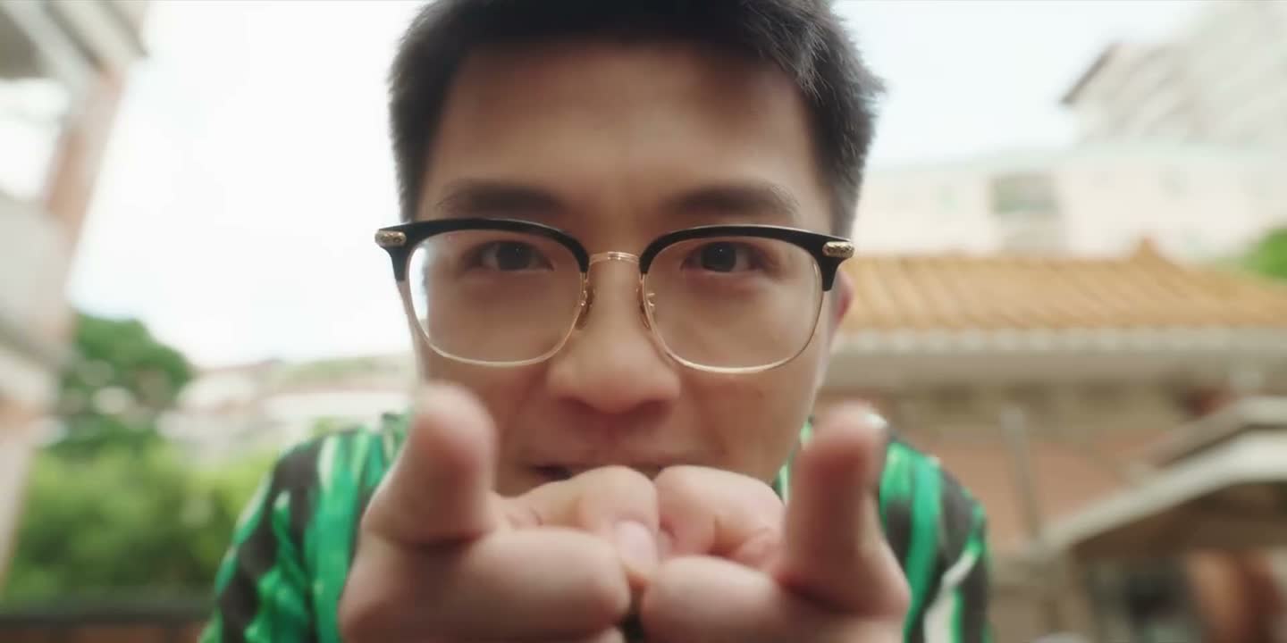 你自己现在是个明星人设